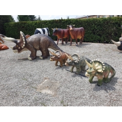 Figurki dinozaurów małych